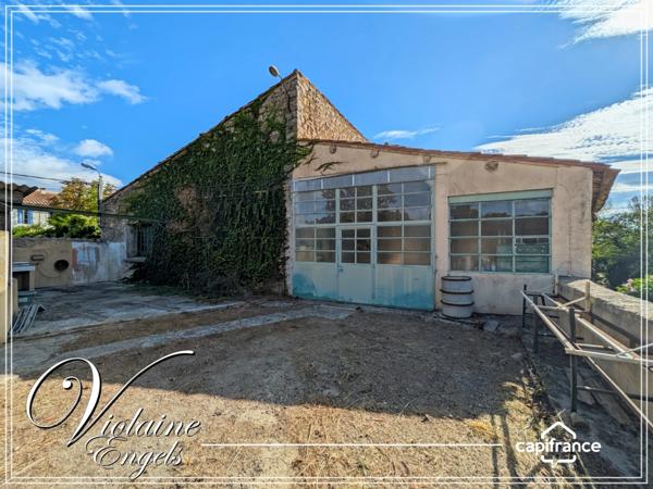 Grande maison familiale avec dépendances, piscine et vaste atelier à Pépieux (Aude – Minervois)