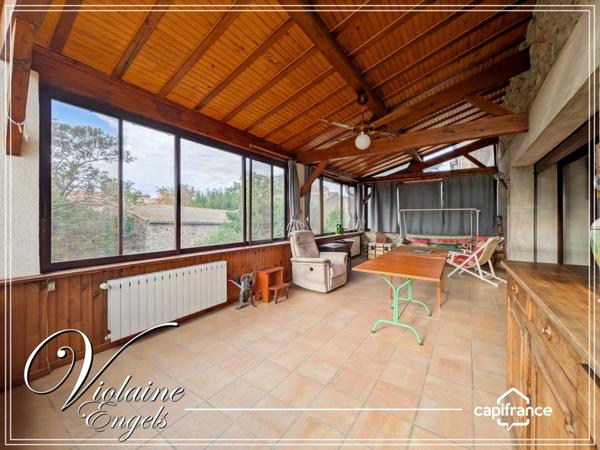 Grande maison familiale avec dépendances, piscine et vaste atelier à Pépieux (Aude – Minervois)