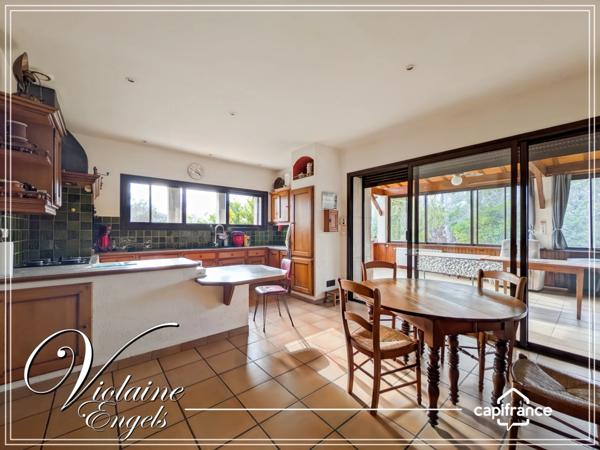 Grande maison familiale avec dépendances, piscine et vaste atelier à Pépieux (Aude – Minervois)