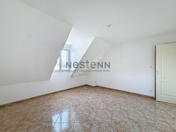 Maison à vendre à Segré d'environ 167m2 composée de 5 chambres, dont une au rez-de-chaussée, et un terrain de 1000m2