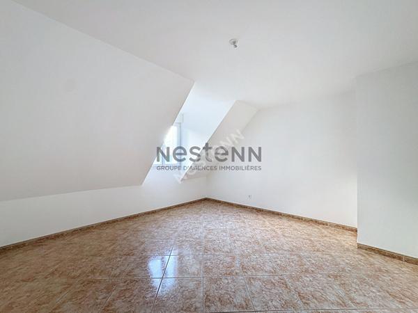 Maison à vendre à Segré d'environ 167m2 composée de 5 chambres, dont une au rez-de-chaussée, et un terrain de 1000m2