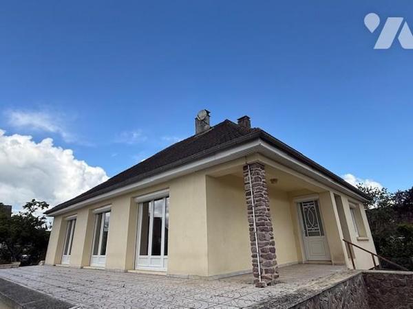 ENTRE LISIEUX ET ORBEC VALORBIQUET ST CYR DU RONCERAY SPACIEUX PAVILLON LUMINEUX SUR SOUS-SOL