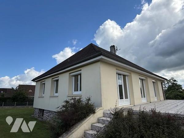 ENTRE LISIEUX ET ORBEC VALORBIQUET ST CYR DU RONCERAY SPACIEUX PAVILLON LUMINEUX SUR SOUS-SOL