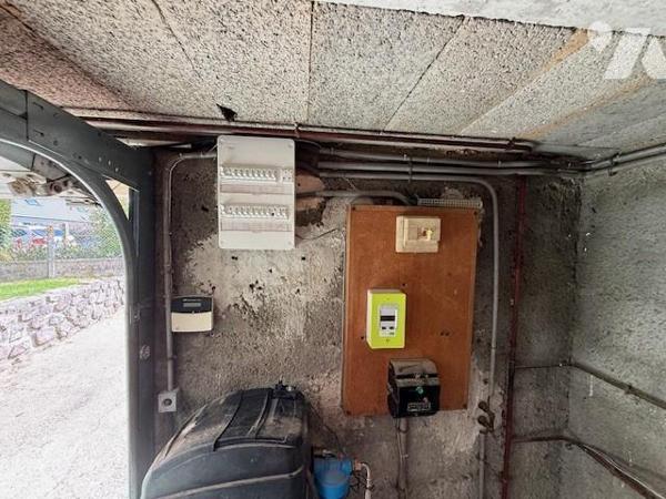 ENTRE LISIEUX ET ORBEC VALORBIQUET ST CYR DU RONCERAY SPACIEUX PAVILLON LUMINEUX SUR SOUS-SOL