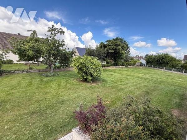 ENTRE LISIEUX ET ORBEC VALORBIQUET ST CYR DU RONCERAY SPACIEUX PAVILLON LUMINEUX SUR SOUS-SOL
