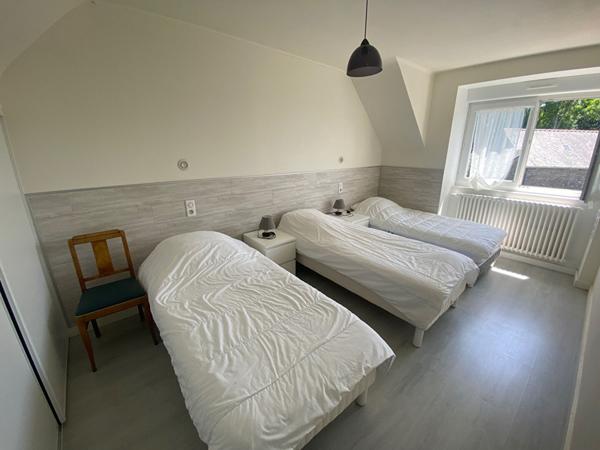 La Foret Fouesnant ensemble de bâtisse en pierre de 340 m² avec des dépendances sur un terrain de 2075 m² clos et arboré