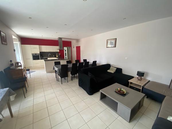 La Foret Fouesnant ensemble de bâtisse en pierre de 340 m² avec des dépendances sur un terrain de 2075 m² clos et arboré