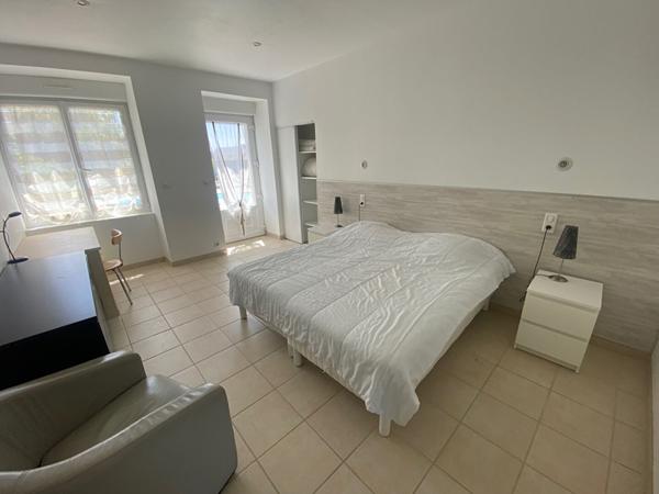 La Foret Fouesnant ensemble de bâtisse en pierre de 340 m² avec des dépendances sur un terrain de 2075 m² clos et arboré