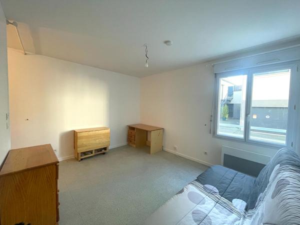 SECTEUR PLACE NEY - STUDIO NON MEUBLE - Disponible de suite