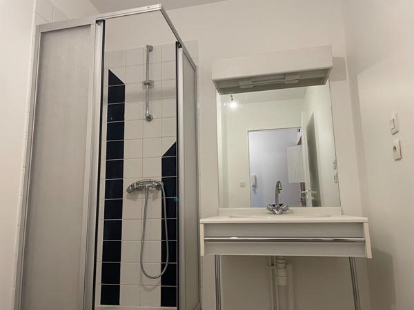 SECTEUR PLACE NEY - STUDIO NON MEUBLE - Disponible de suite