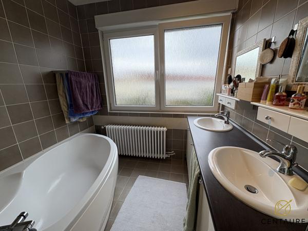 Maison semi-individuelle à vendre à Wasquehal - 4 chambres jardin et garage!