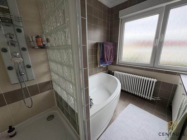 Maison semi-individuelle à vendre à Wasquehal - 4 chambres jardin et garage!
