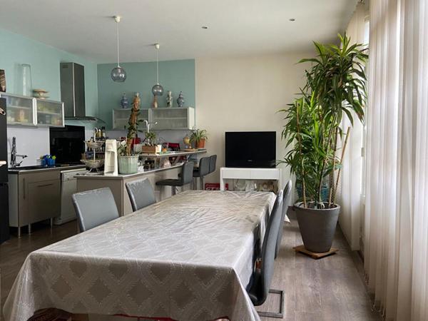 Maison et local commercial- Sable Sur Sarthe 8 pièce(s) 162 m2