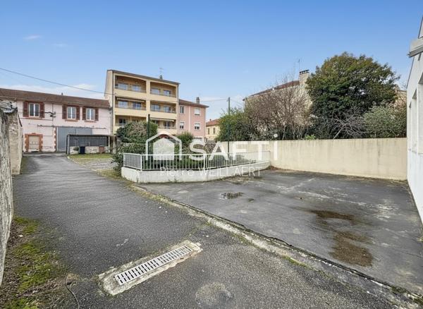 Local commercial en centre-ville de 231 m²