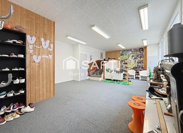 Local commercial en centre-ville de 231 m²