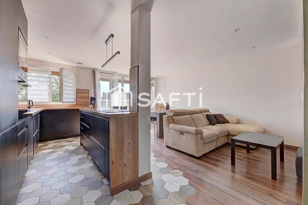 Appartement 3 pièces en parfait état avec stationnement