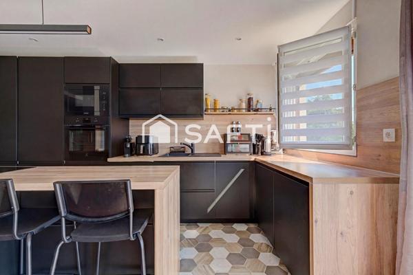 Appartement 3 pièces en parfait état avec stationnement