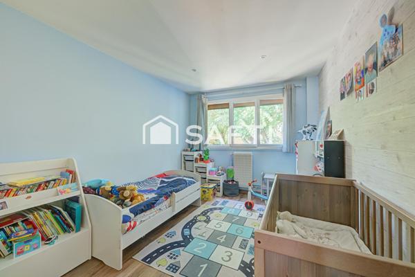 Appartement 3 pièces en parfait état avec stationnement