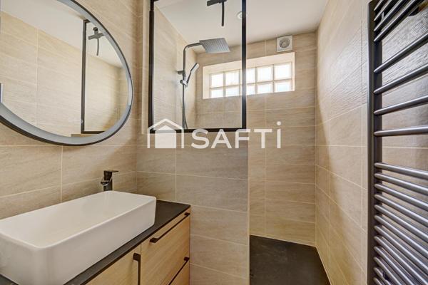 Appartement 3 pièces en parfait état avec stationnement