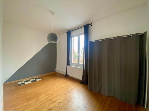 CHARMANTE MAISON DE VILLE 3 CHAMBRES JARDIN