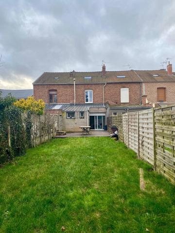 CHARMANTE MAISON DE VILLE 3 CHAMBRES JARDIN