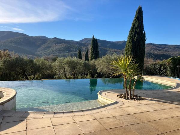 Superbe maison d'architecte avec annexes et vues