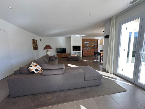 Superbe maison d'architecte avec annexes et vues