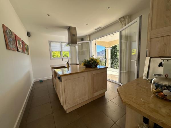 Superbe maison d'architecte avec annexes et vues