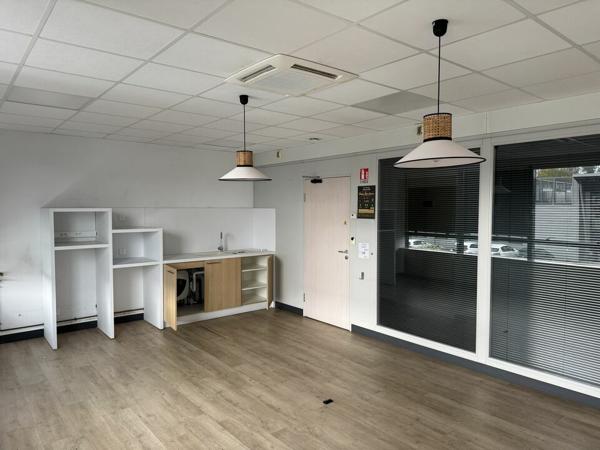 TOURS DEUX LIONS BUREAUX A LOUER 892 M² PARKINGS