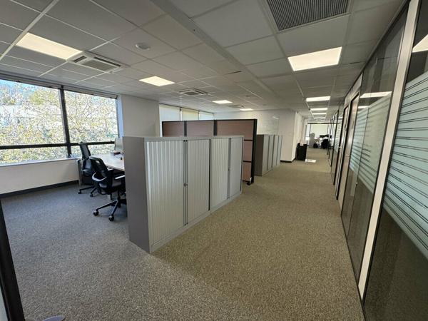 TOURS DEUX LIONS BUREAUX A LOUER 892 M² PARKINGS