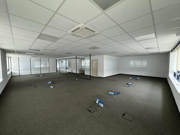 TOURS DEUX LIONS BUREAUX A LOUER 892 M² PARKINGS