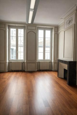LOCATION BUREAUX DE PRESTIGE – 442 m² – CENTRE-VILLE DE La Rochelle – TERRASSES – IMMEUBLE BOURGEOIS