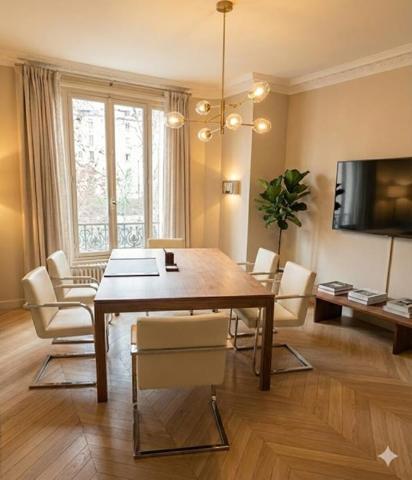Bureaux à vendre à Neuilly-sur-Seine immeuble indépendant avec rooftop