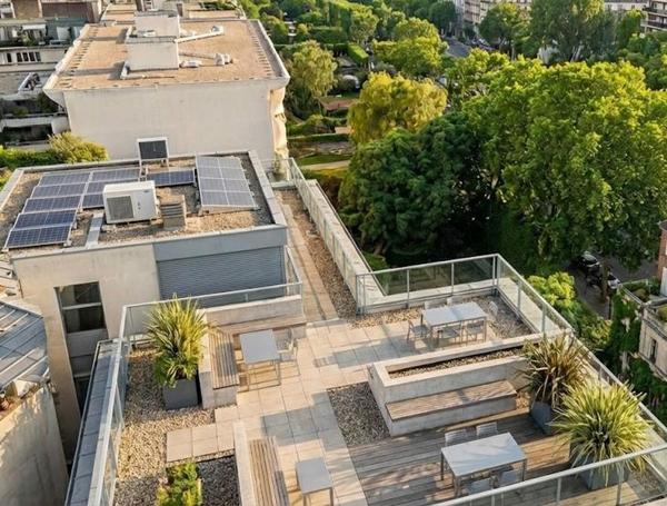 Bureaux à vendre à Neuilly-sur-Seine immeuble indépendant avec rooftop