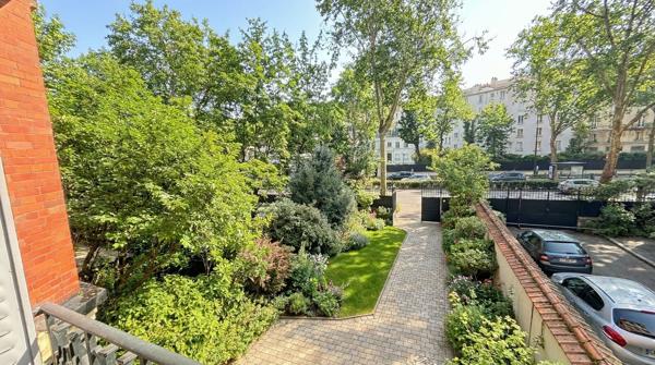 Bureaux à vendre à Neuilly-sur-Seine immeuble indépendant avec rooftop