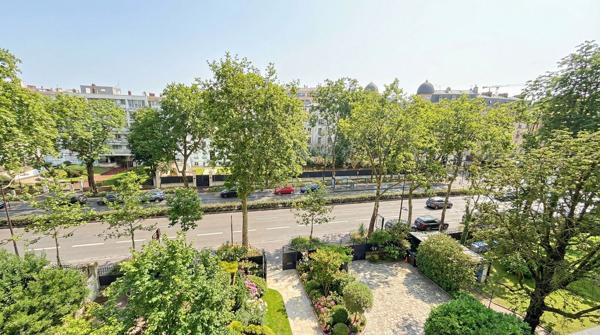 Bureaux à vendre à Neuilly-sur-Seine immeuble indépendant avec rooftop