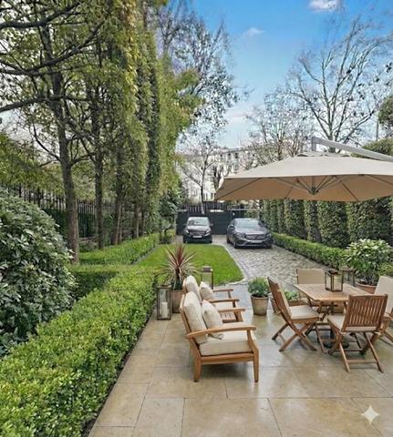 Bureaux à vendre à Neuilly-sur-Seine immeuble indépendant avec rooftop