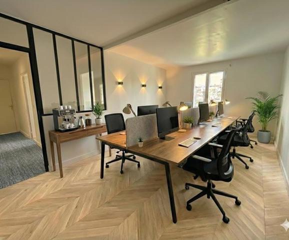 Bureaux à vendre à Neuilly-sur-Seine immeuble indépendant avec rooftop