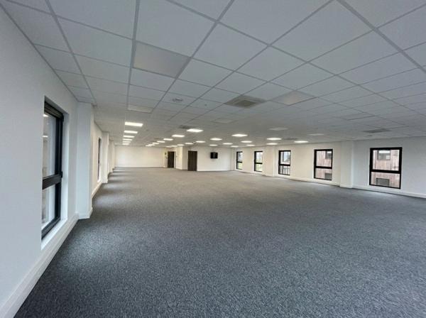 A VENDRE - BUREAUX - 284 M2 - SAINT-QUENTIN :
