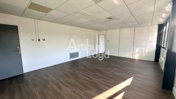 À LOUER – BUREAUX LUMINEUX À TECHNOLAC