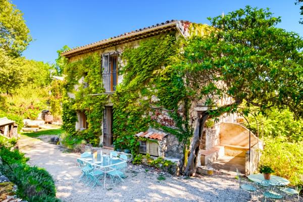 Le Broc (06510) Élégance Authentique et Évasion au Cœur du Haut Pays Niçois : Domaine Historique de 678 m² avec Vue Panoramiqu