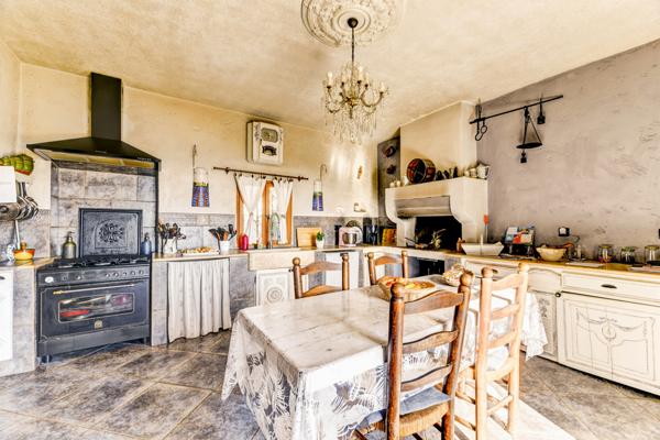 Le Broc (06510) Élégance Authentique et Évasion au Cœur du Haut Pays Niçois : Domaine Historique de 678 m² avec Vue Panoramiqu