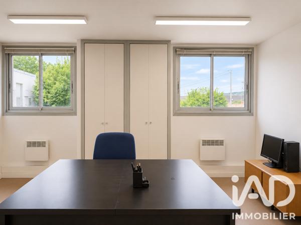Murs commerciaux  à vendre 2 400 m² Les Mureaux