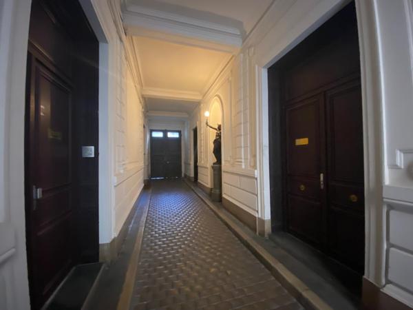Bureaux à vendre ou à louer à MARSEILLE 13006