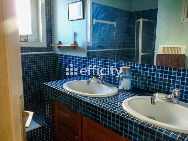 Maison
         5 pièces
        - 128 m² Exclusivité 190 000 € *