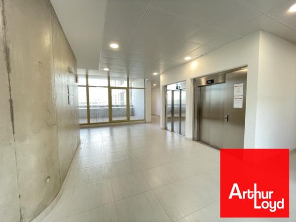 Bureaux à louer 180 m2 à Montpellier accès gare et parkings privatifs