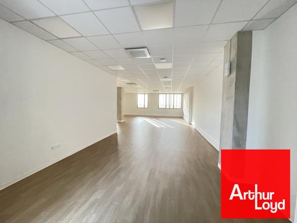Bureaux à louer 180 m2 à Montpellier accès gare et parkings privatifs