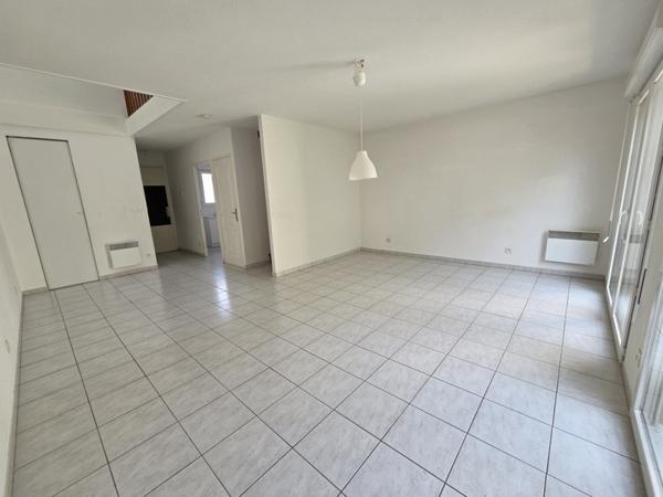 Maison à vendre 124 995 € Saint-Seurin-sur-l'Isle 4 p 79 m² DPE D