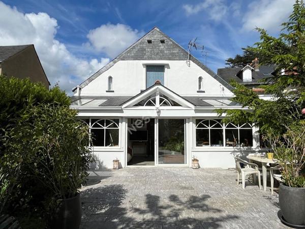 Maison idéalement située quartier Canclaux à Nantes, 2 chambres, beau jardin, un havre de paix!