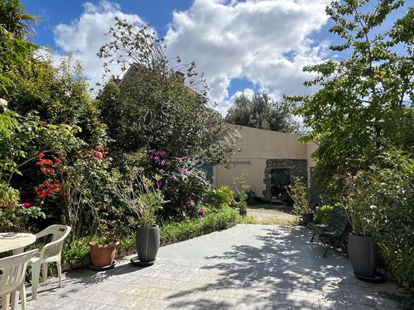 Maison idéalement située quartier Canclaux à Nantes, 2 chambres, beau jardin, un havre de paix!